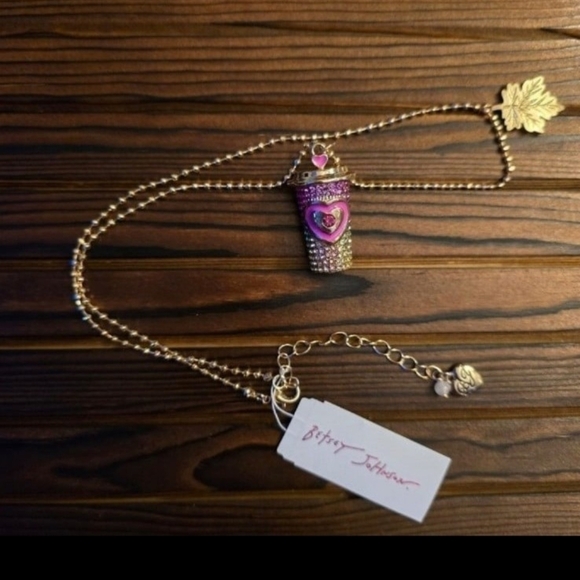 Betsey Johnson Latte pendant with maple leaf  necklace! - Picture 4 of 12